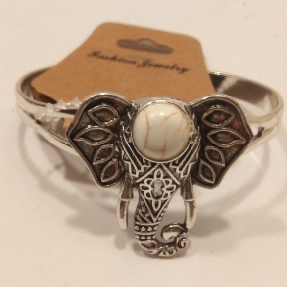 Fashion Jewelry Jewelry - Elephant Head Cuff Bracelet Silver/White